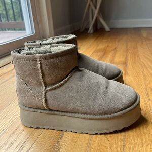 Ugg Classic Mini Platform Boot Gray Sz 5